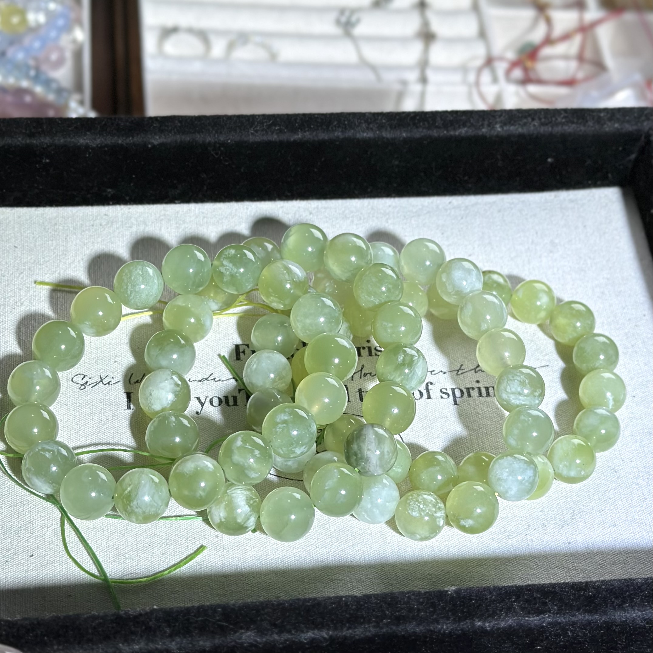 《青提奶盖》天然岫玉素圈手串 12mm