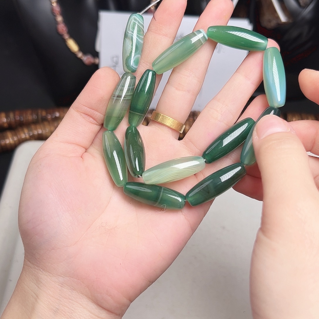 玛瑙/玉髓合金珠宝半成品u683 10m 绿玛瑙天珠一条