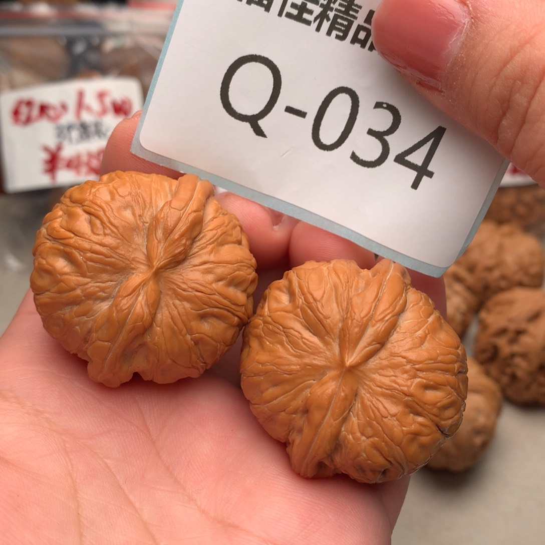 文玩核桃把件40元宝……….
