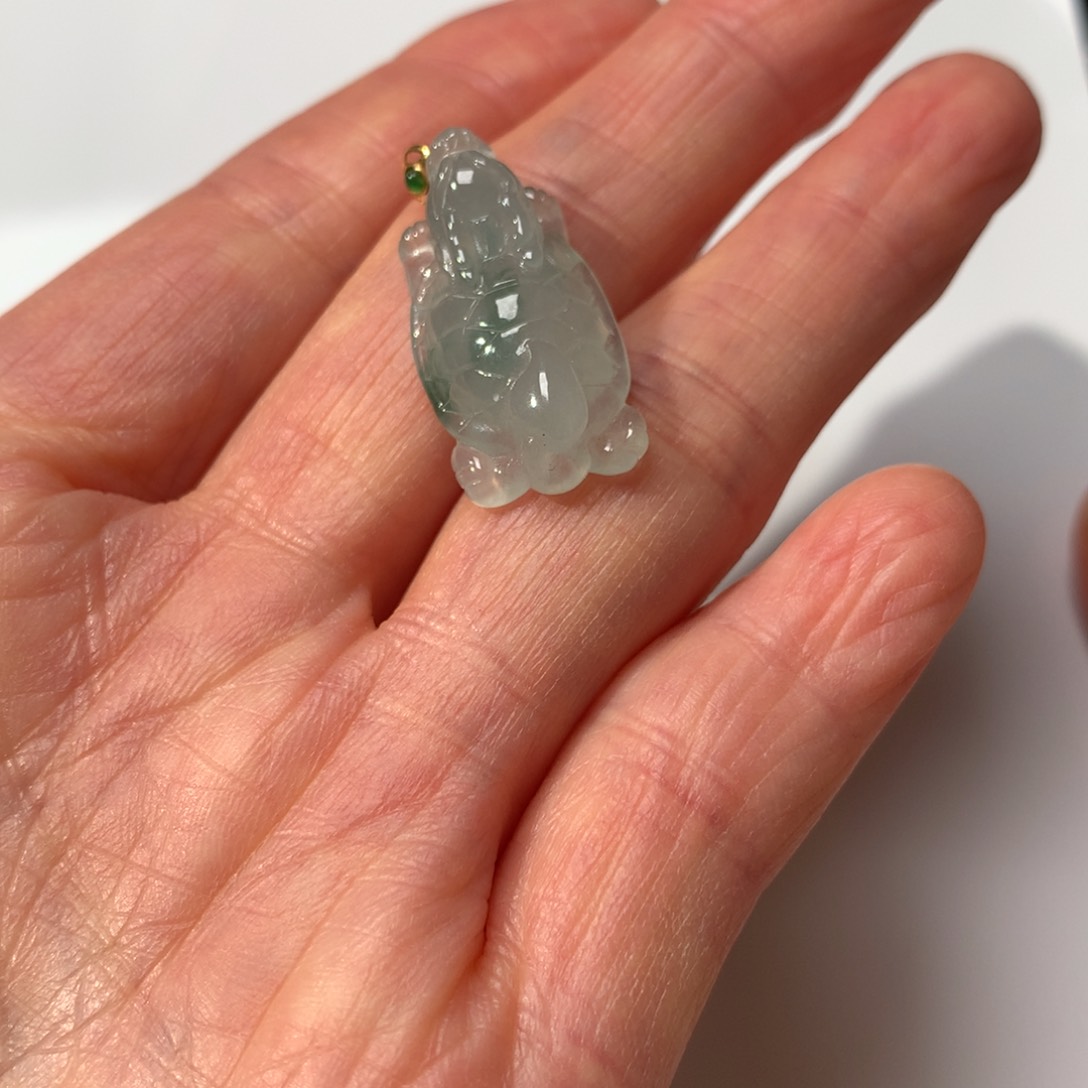 翡翠18K金镶嵌颈饰龟龙