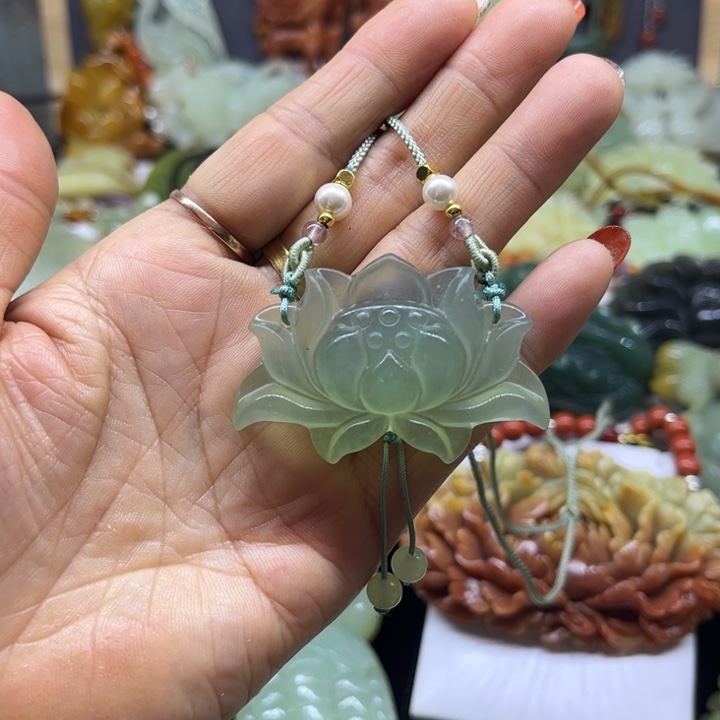 蛇纹石玉未镶嵌颈饰