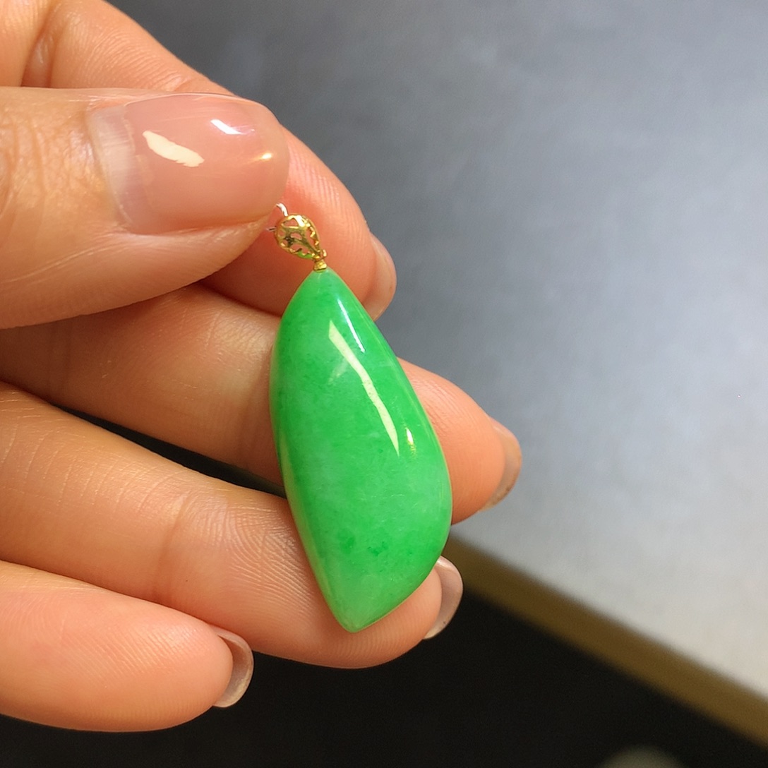 翡翠吊坠(不含链)18K金镶嵌