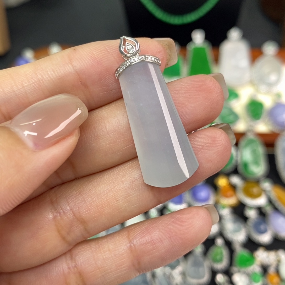 翡翠18K金镶嵌颈饰A货翡翠