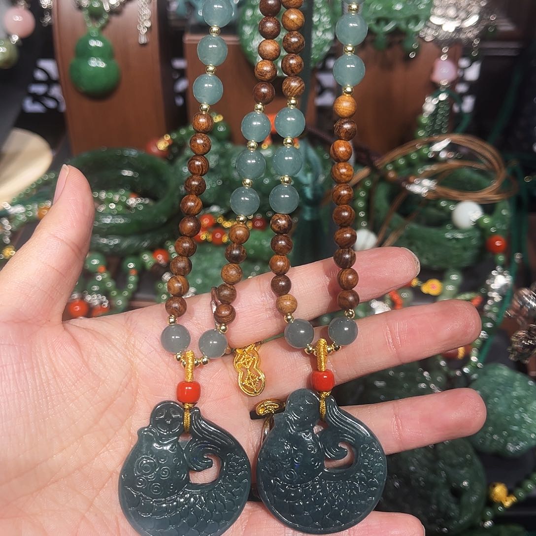 颈饰未镶嵌和田玉（糖玉）