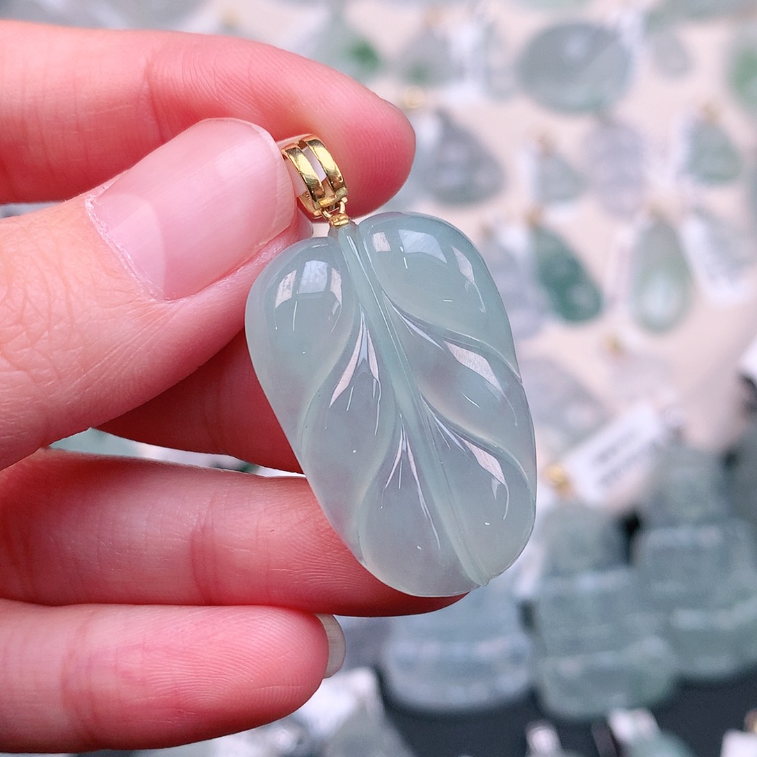 翡翠颈饰18K金镶嵌冰绿叶子
