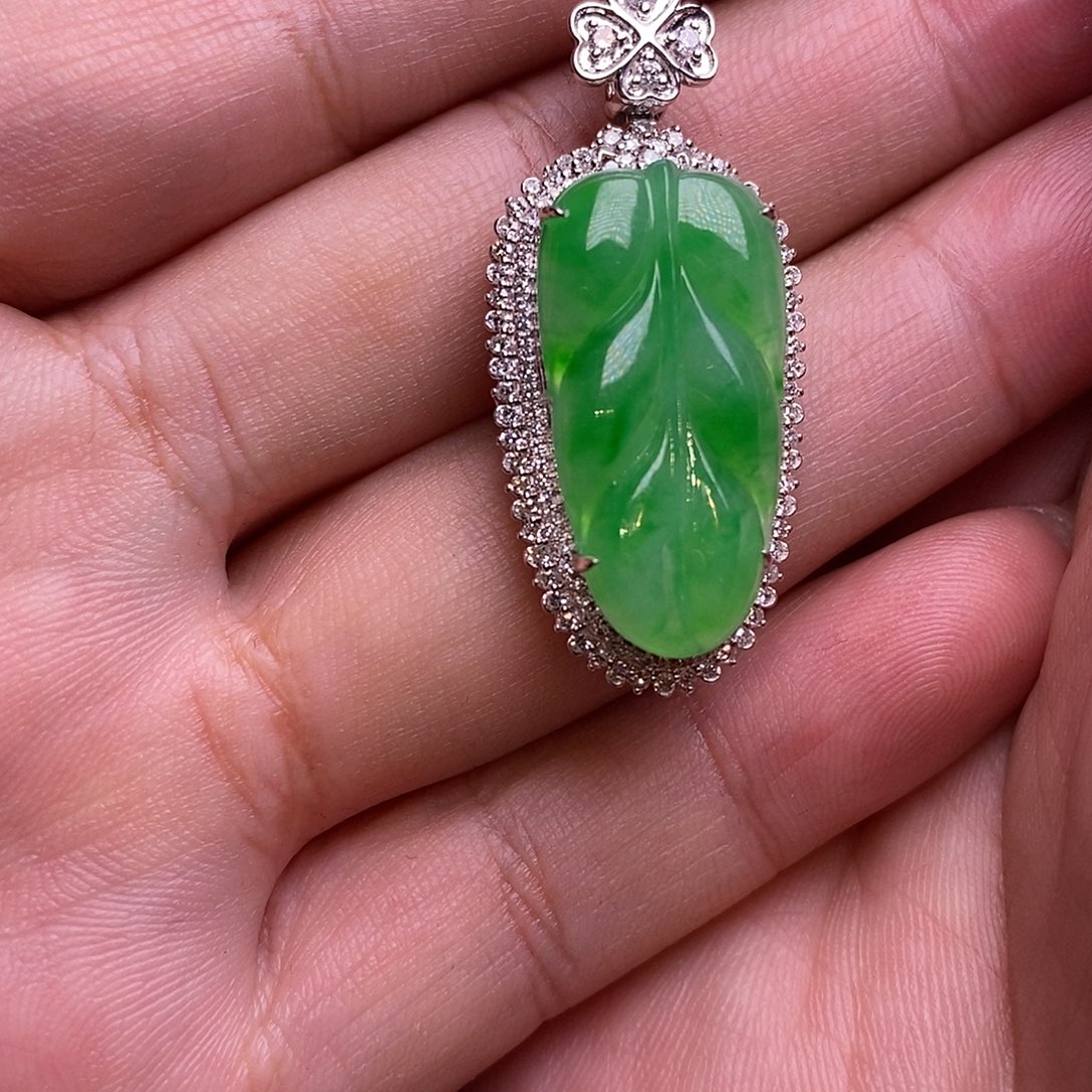 棉****翡翠18K金镶嵌颈饰叶子