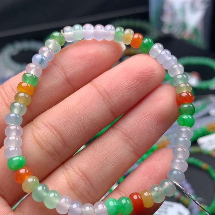 翡翠手镯未镶嵌卡