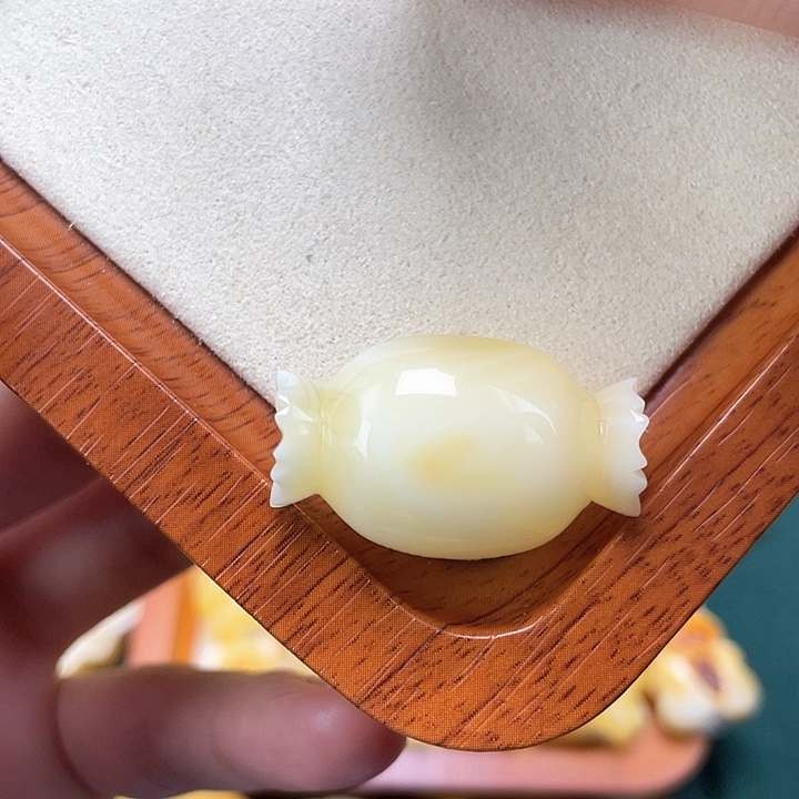 琥珀裸石未镶嵌蜜蜡