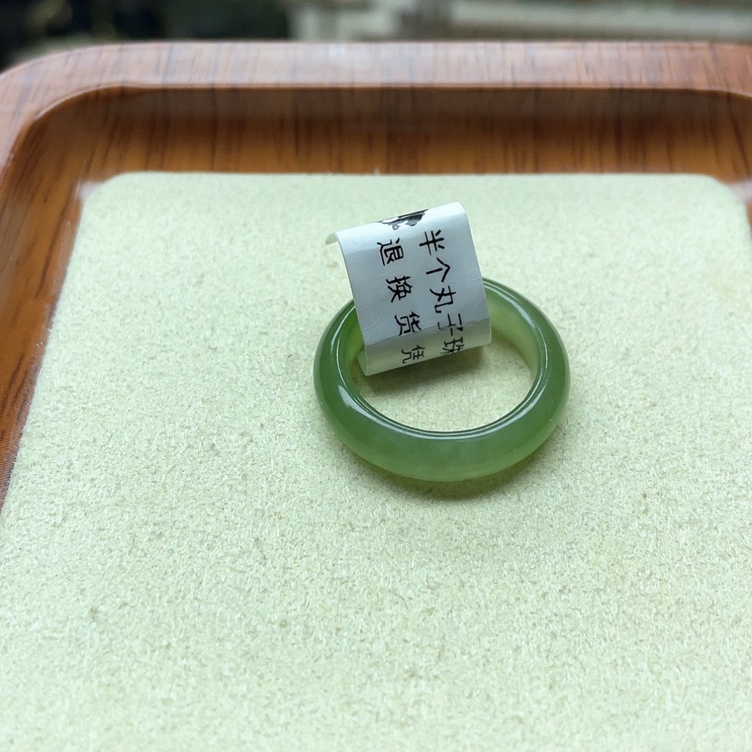 和田玉戒指未镶嵌果绿无黑点戒圈15号