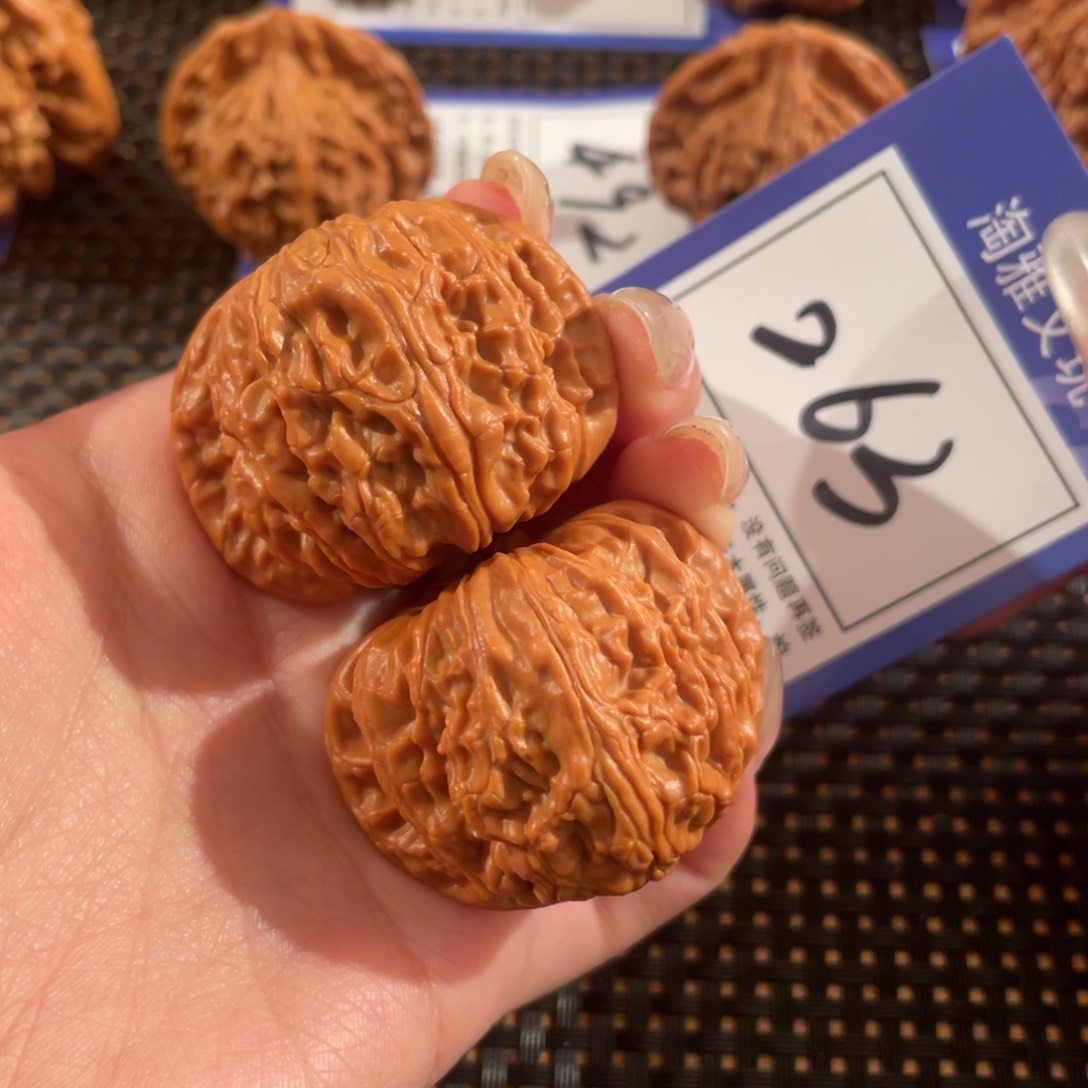 文玩核桃把件263号41尺白狮子