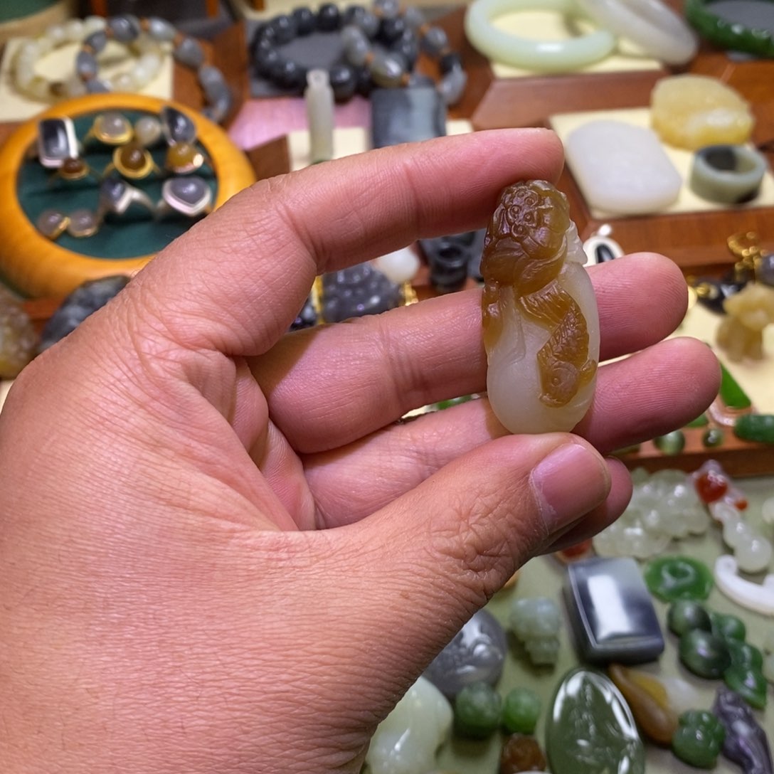 和田玉颈饰未镶嵌定制