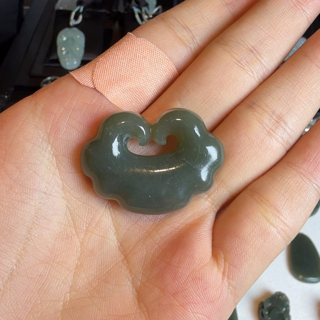 颈饰未镶嵌和田玉（青玉）平安锁