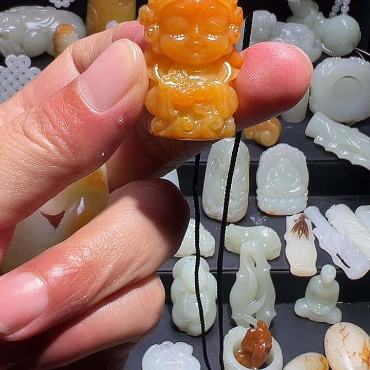 半***光和田玉未镶嵌挂件