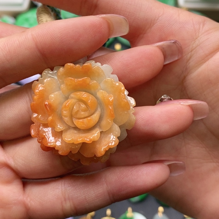翡翠颈饰未镶嵌吊坠