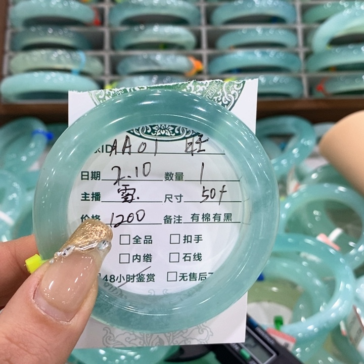 蛇纹石玉手镯未镶嵌旺****?