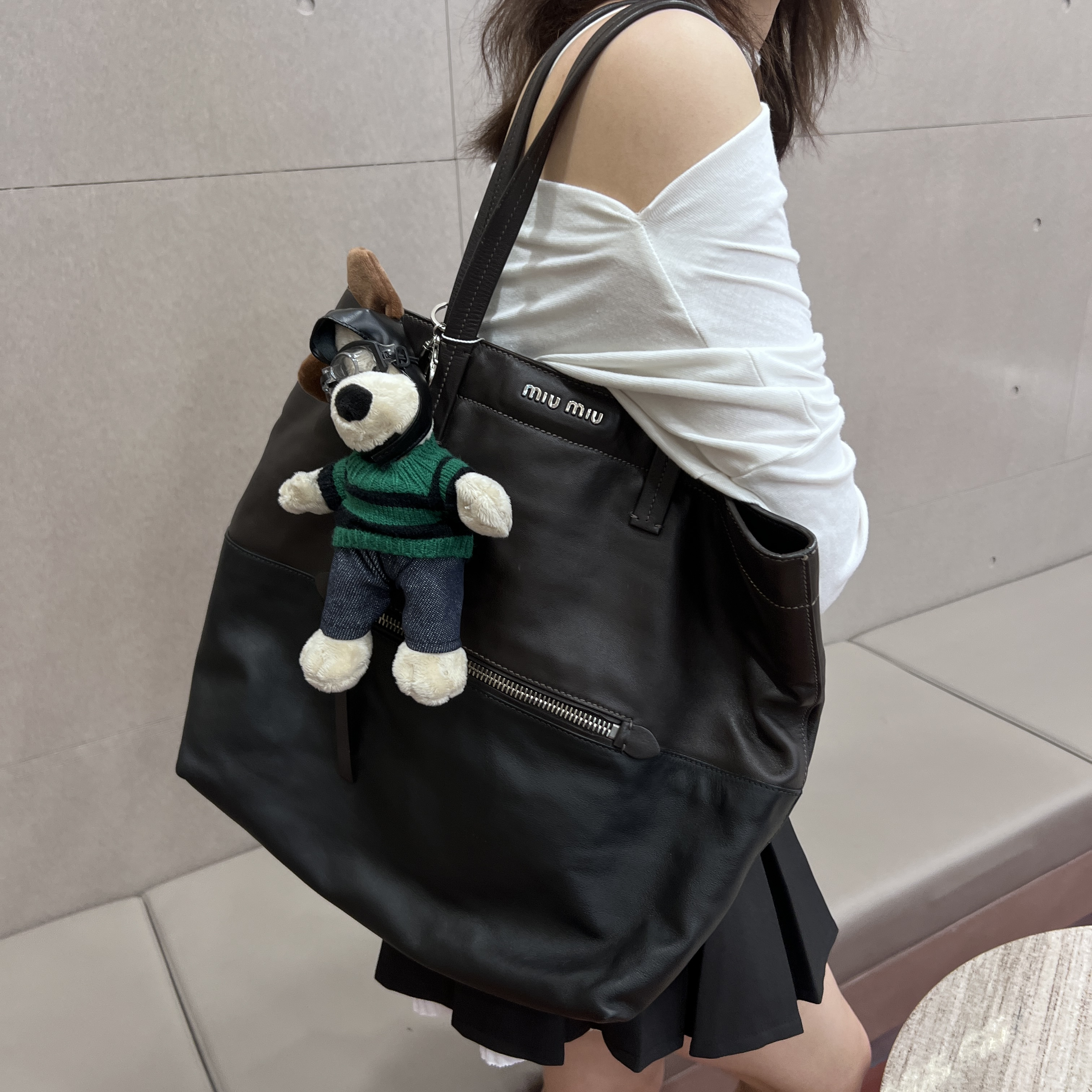 95新 MIU MIU/缪缪 时尚休闲纯色拉链托特