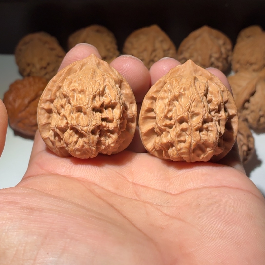 文玩核桃吊坠39梨木台