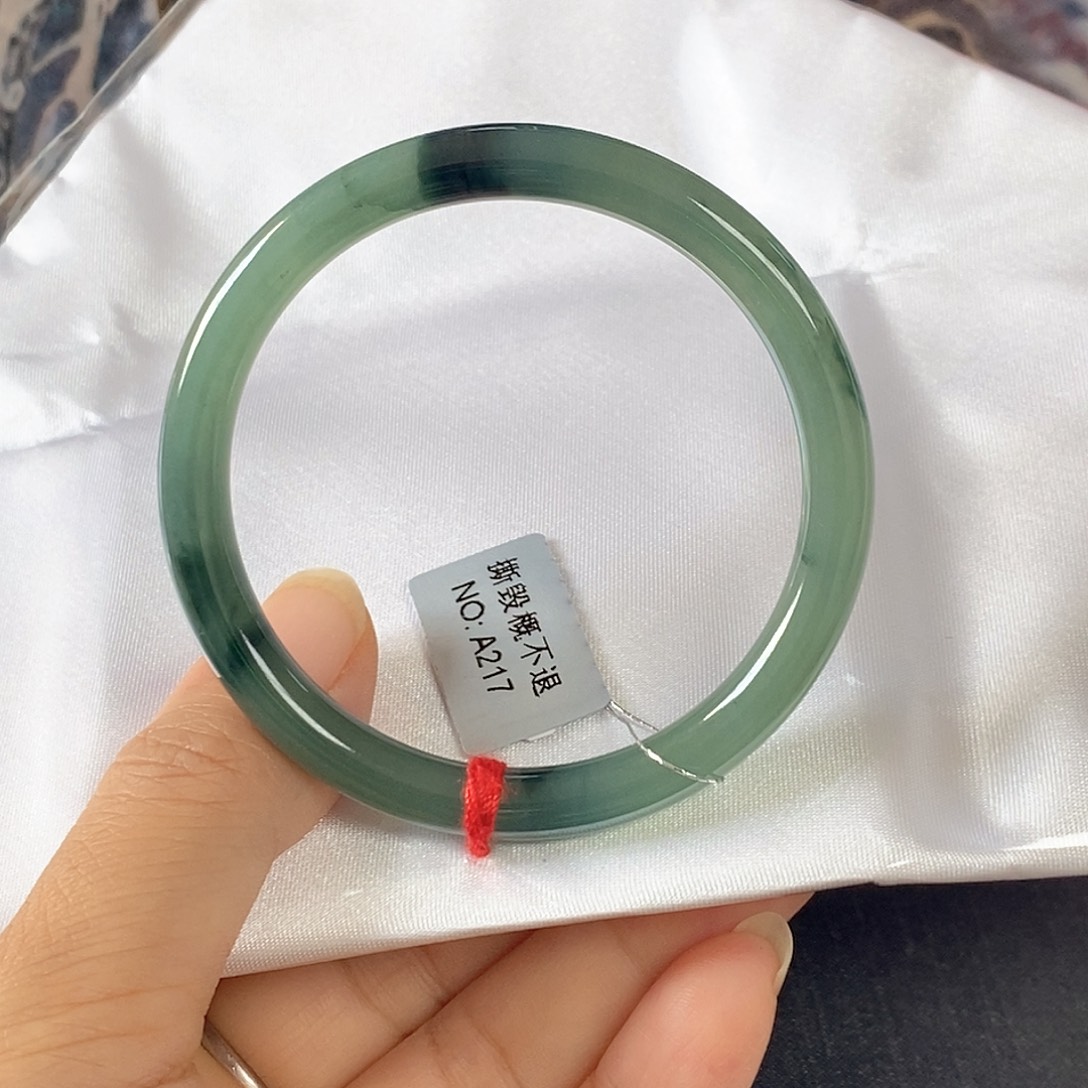 翡翠未镶嵌手镯（圆镯）52