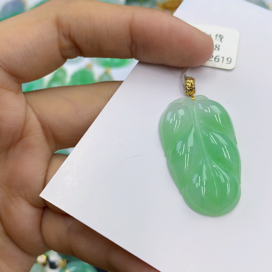 翡翠18K金镶嵌颈饰翡翠