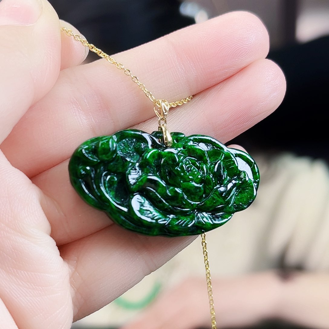 翡翠颈饰18K金镶嵌吊坠