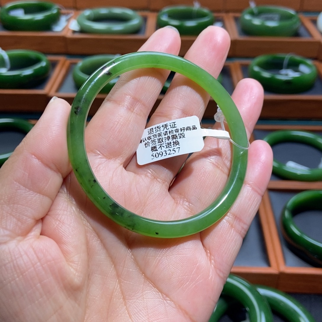 和田玉（碧玉）未镶嵌手镯苹果绿5758
