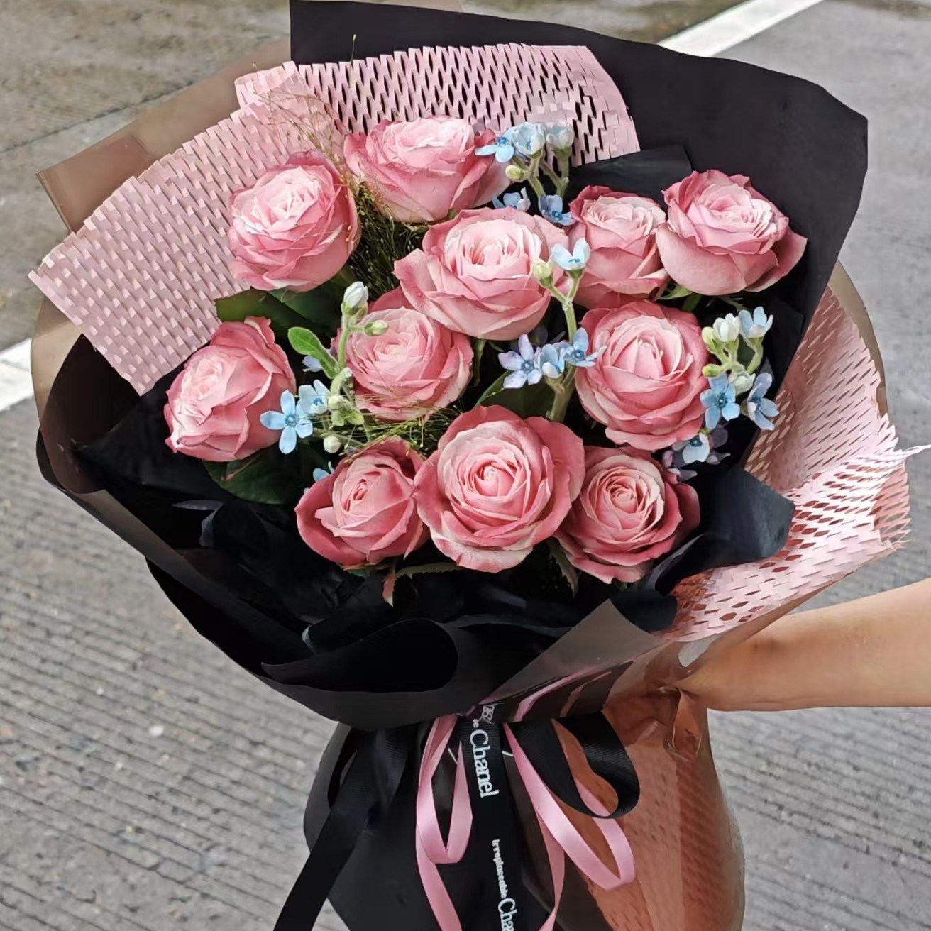 【伯爵红茶】11 枝午后红茶玫瑰蓝星花混搭花束