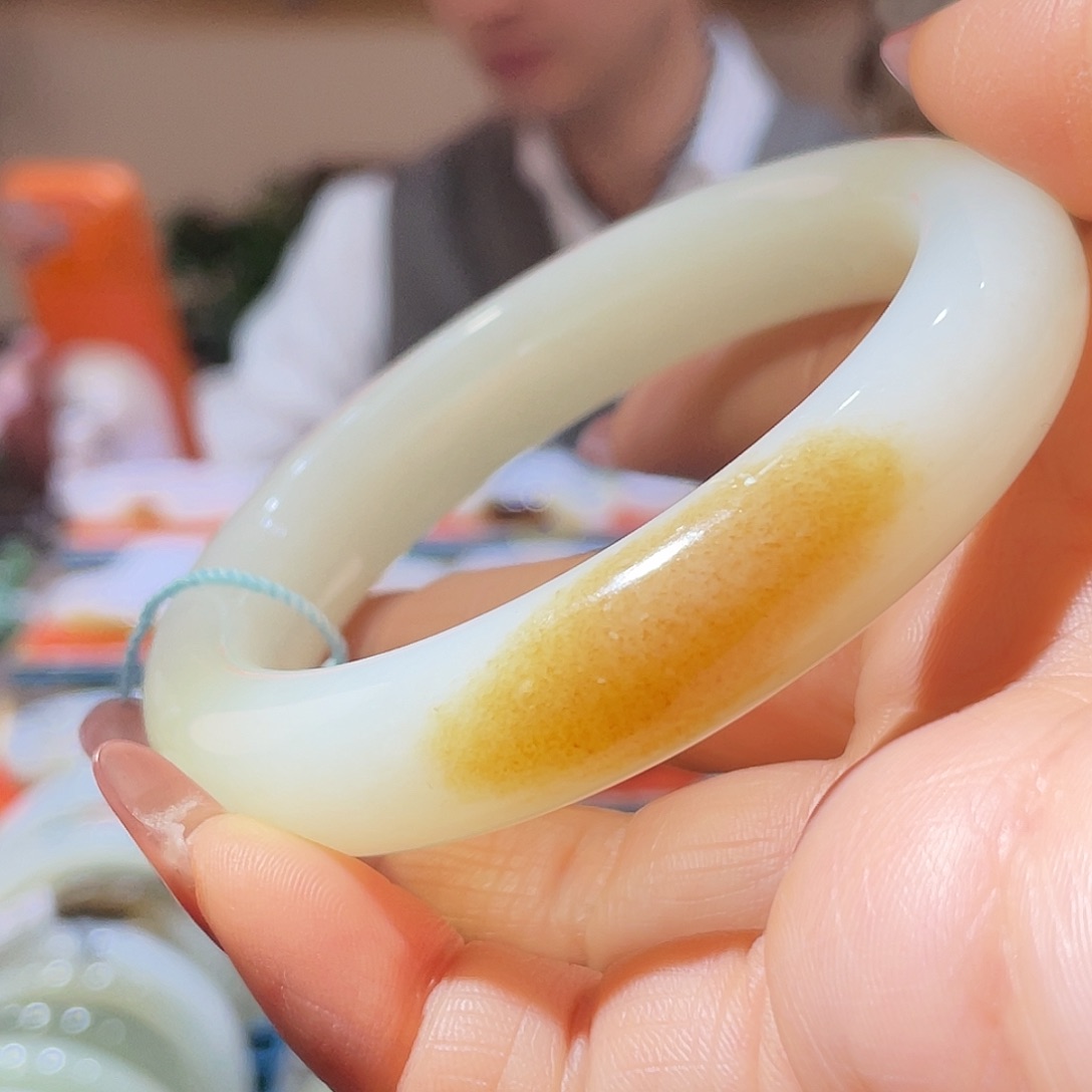 和田玉（糖玉）未镶嵌手镯