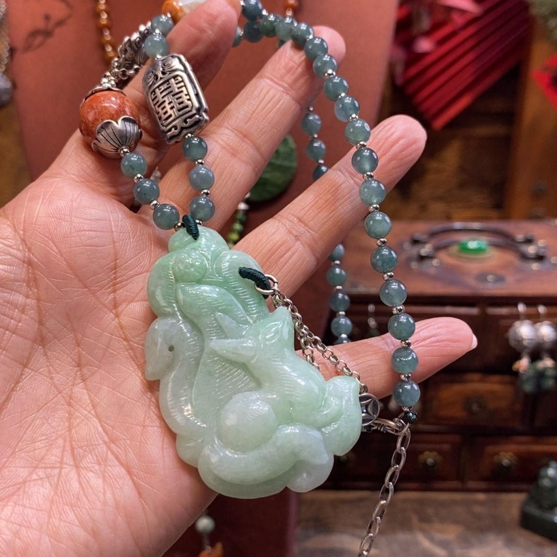 翡翠吊坠(赠链)未镶嵌