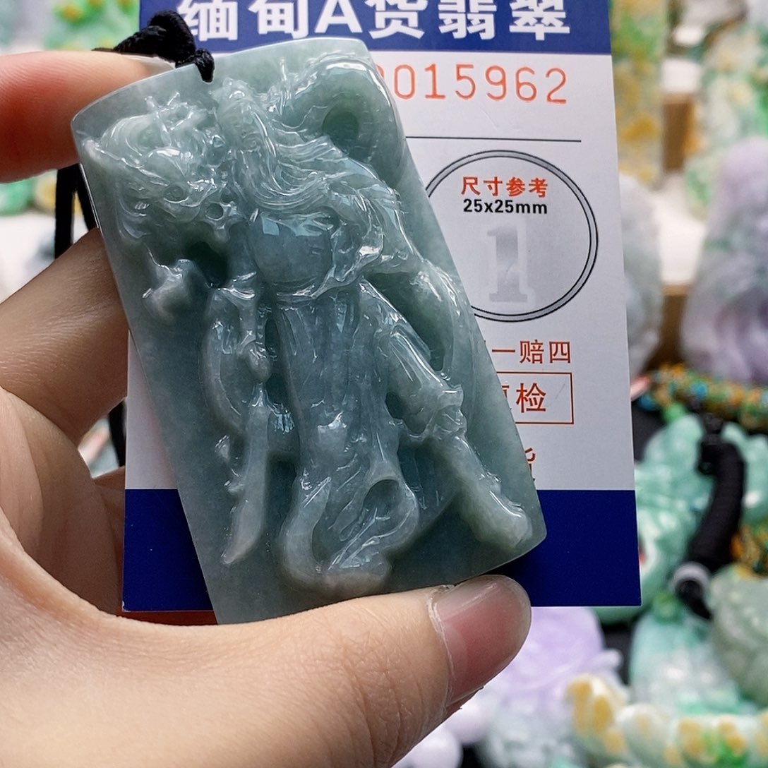 吊坠(不含链)未镶嵌翡翠