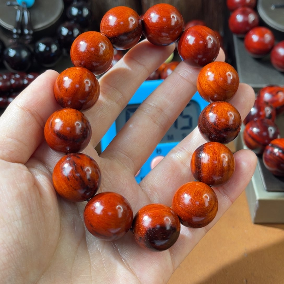 檀香紫檀（小叶紫檀）左**点