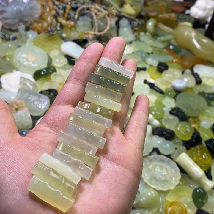 蛇纹石玉合金颈饰