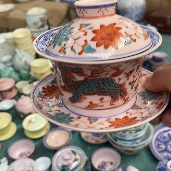 摆件陶红稀土斗彩麒麟和凤三才盖碗