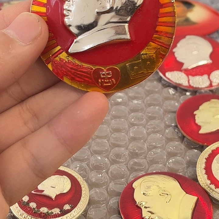 一***风像章一一一高贵轻扬在