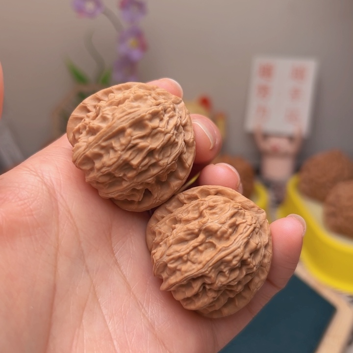 文玩核桃吊坠三角白全品36