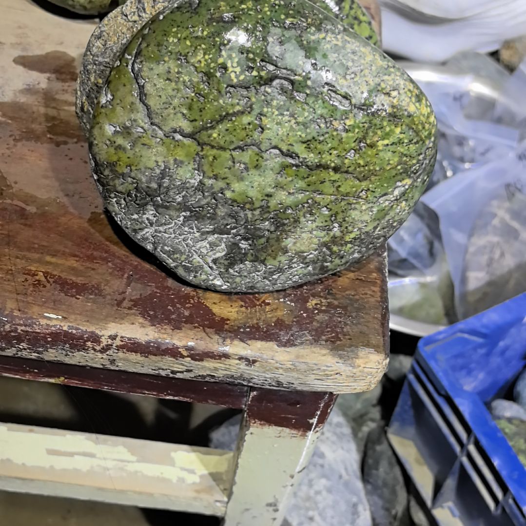 紫***茶藏玉药王石原石一个