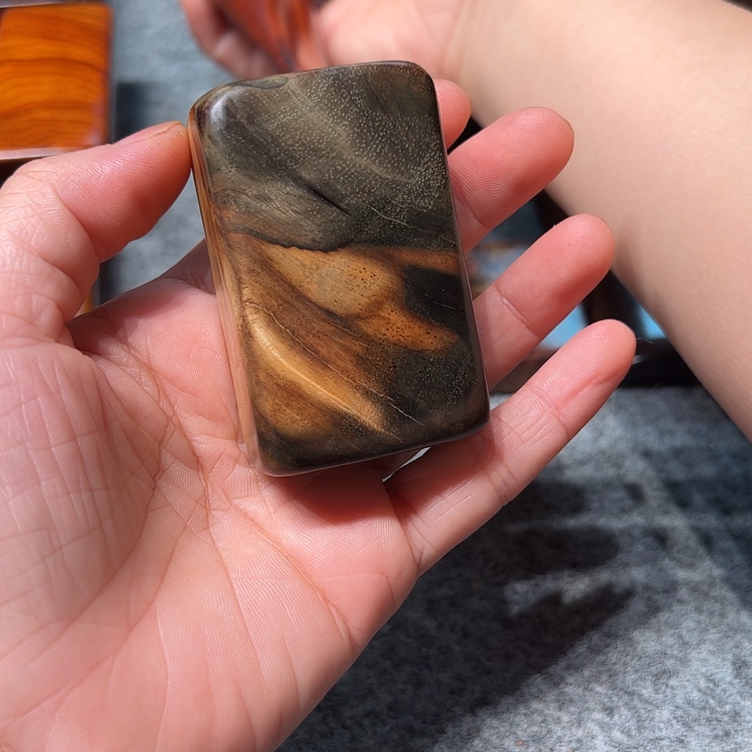 虾***心交趾黄檀（大红酸枝）