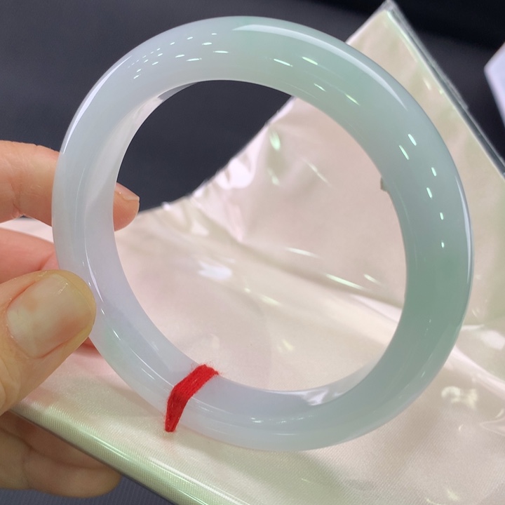 翡翠未镶嵌手镯正圈58