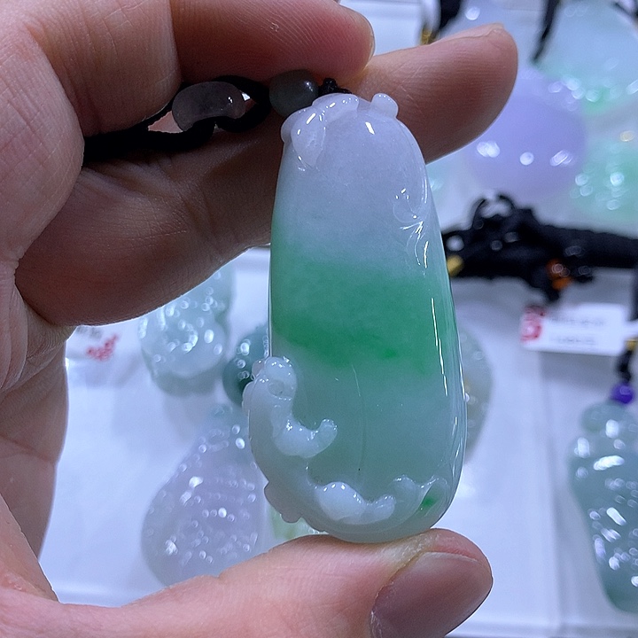翡翠颈饰未镶嵌天然翡翠A货吊坠