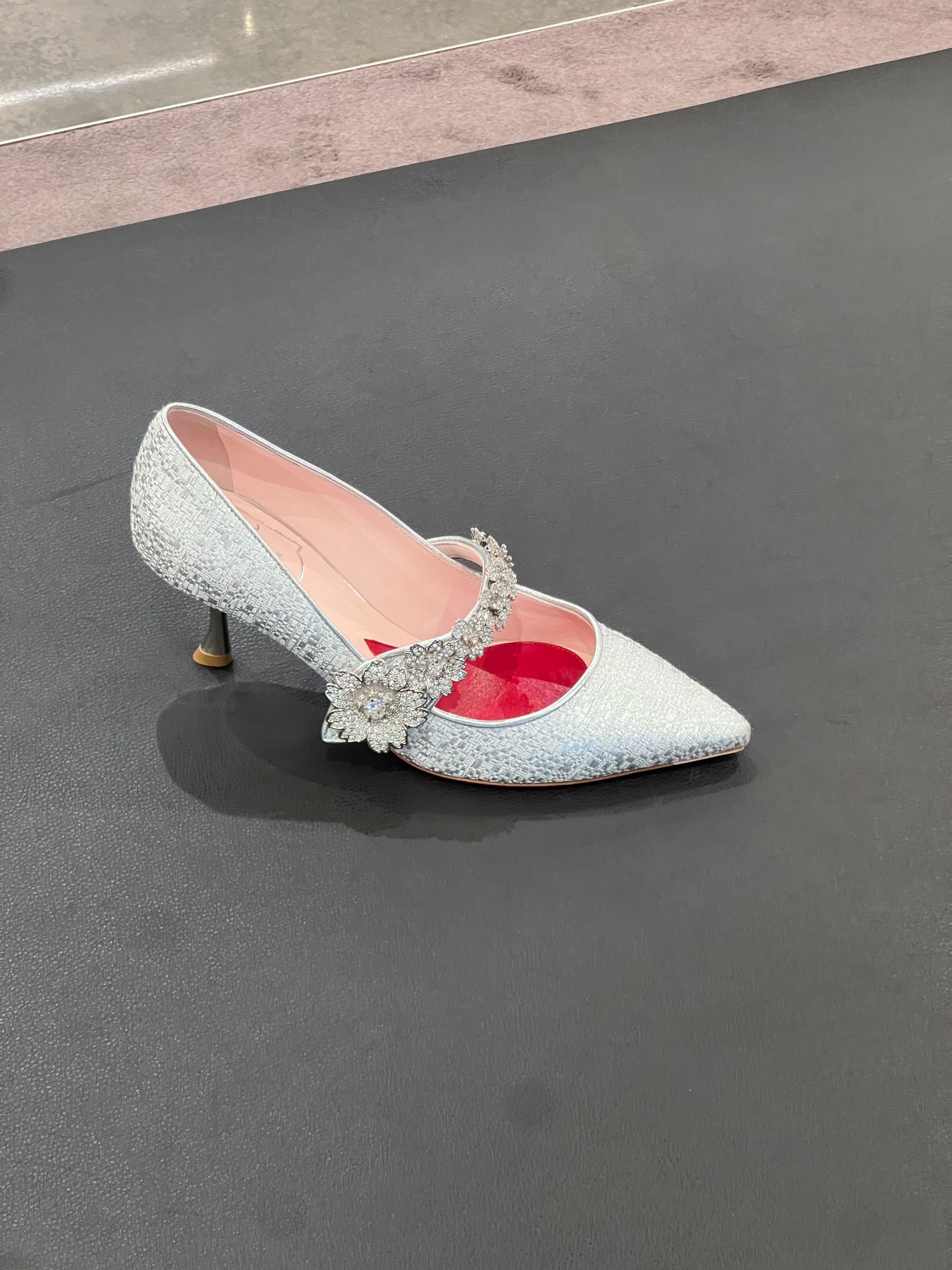 未使用 Roger Vivier/罗杰·维威耶 金晨同款花钻小根鞋