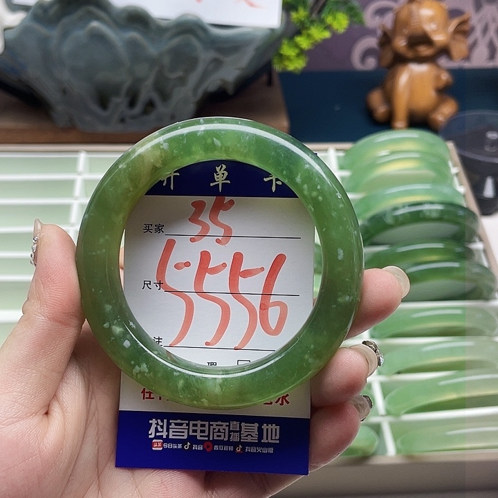 蛇纹石玉手镯未镶嵌