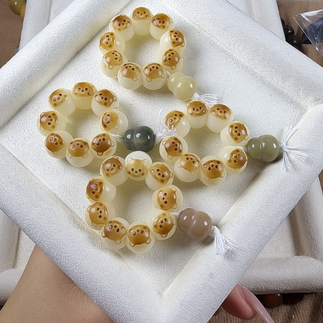 吊坠菩提根/象牙果雕刻小熊卡13 