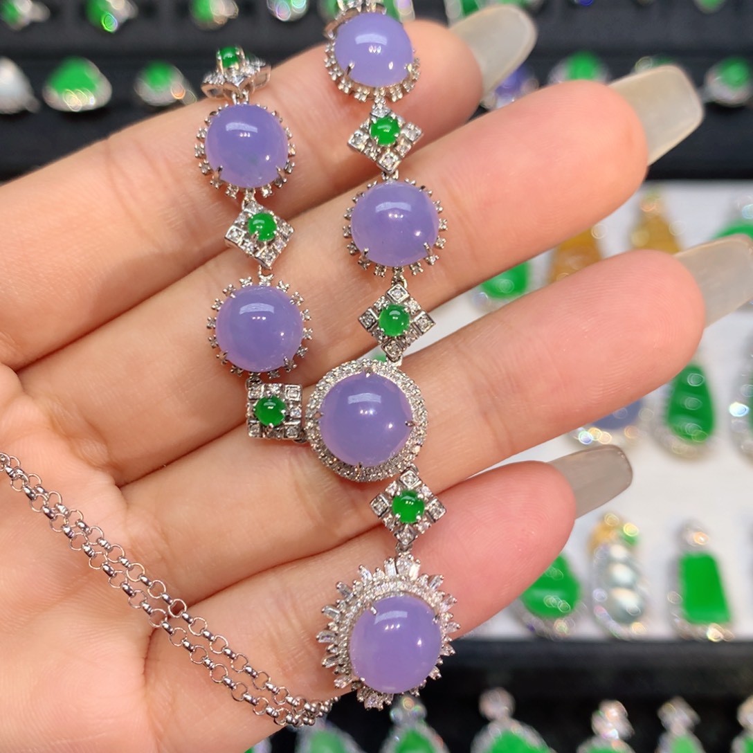 翡翠18K金镶嵌颈饰