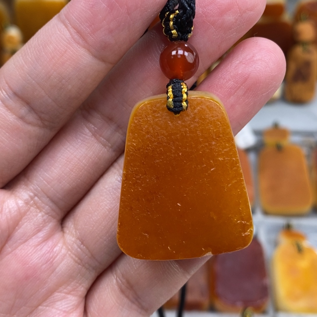 蜜蜡未镶嵌珠宝奇石