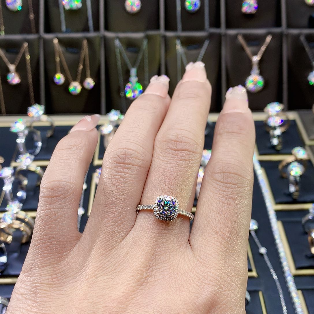 合成碳硅石（莫桑石）戒指/指环18K金镶嵌轻**写