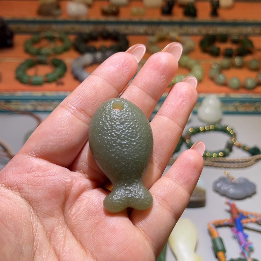 颈饰未镶嵌和田玉酸*