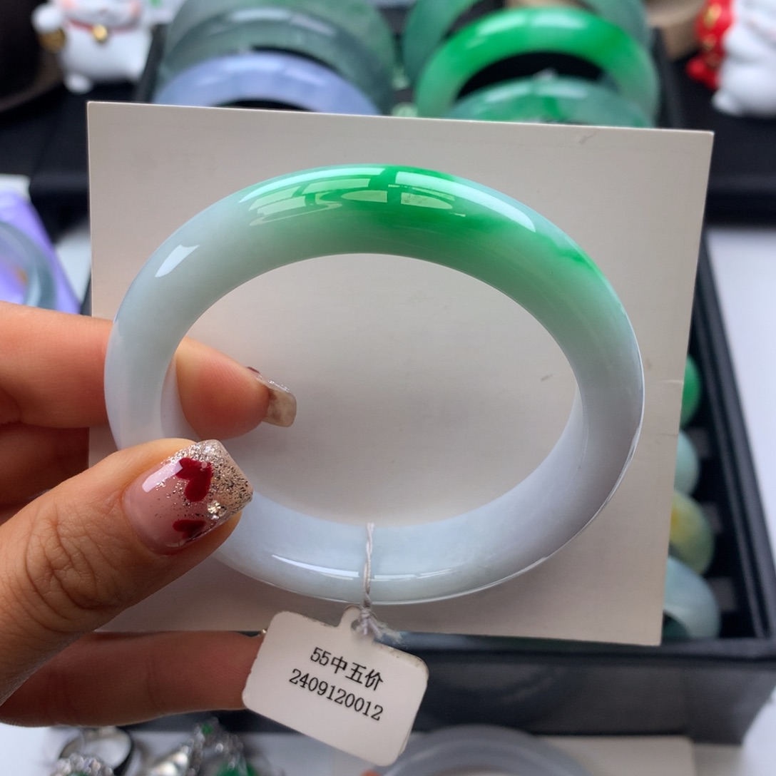 翡翠手镯未镶嵌55-56白底青正圈
