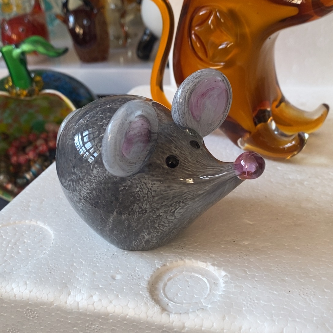 琉璃可爱小灰鼠  