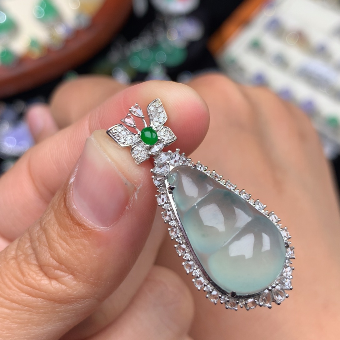 翡翠吊坠(不含链)18K金镶嵌