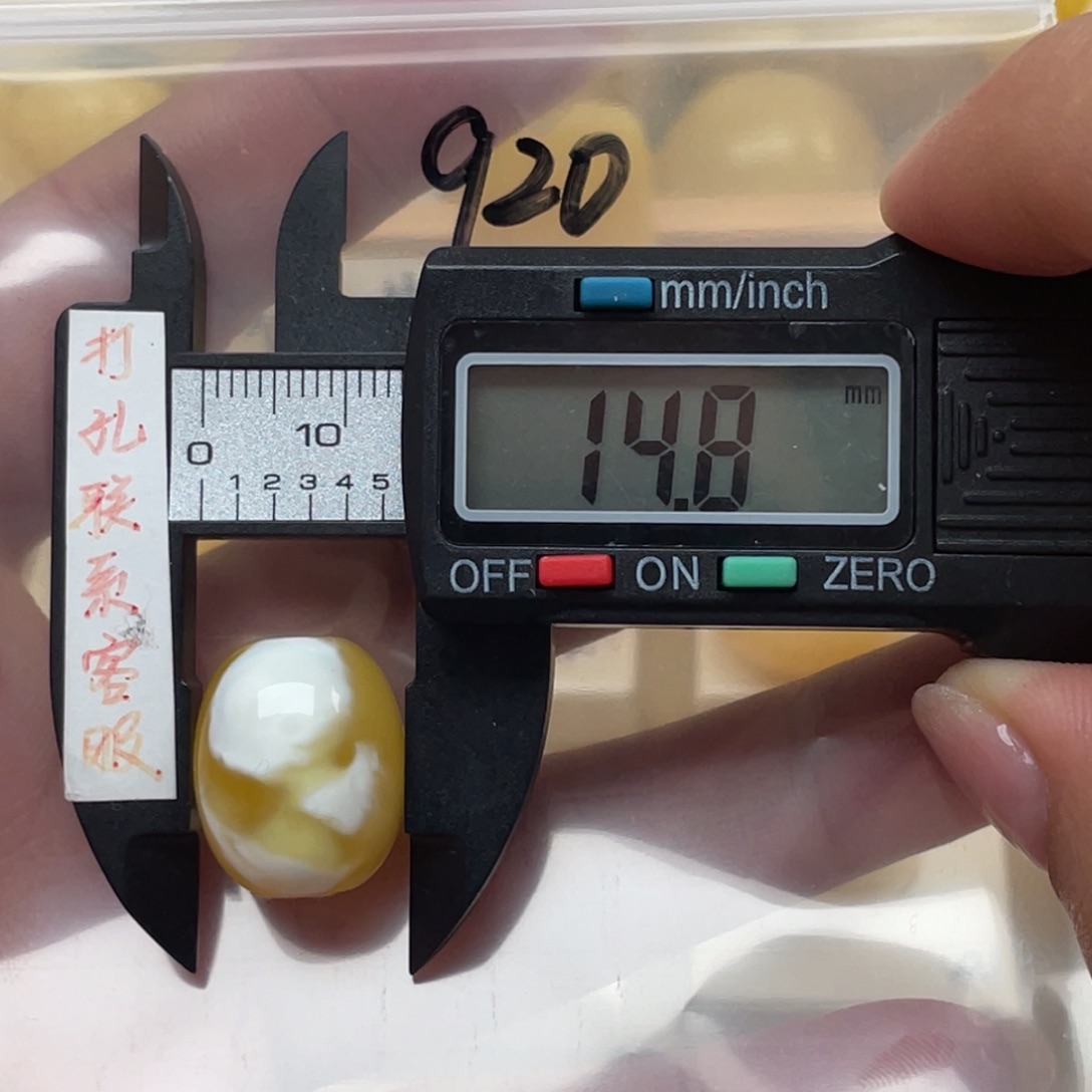 蜜蜡裸石未镶嵌深***蟹蜜蜡