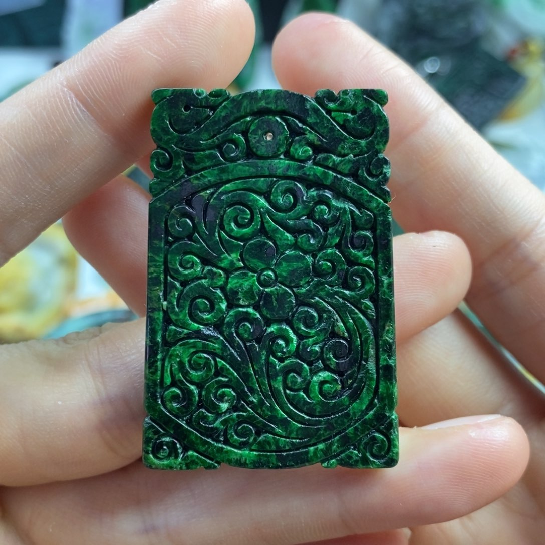 翡翠颈饰未镶嵌辫****）吊坠